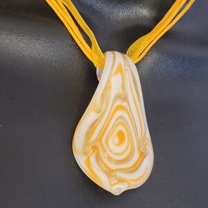 Good and white teardrop